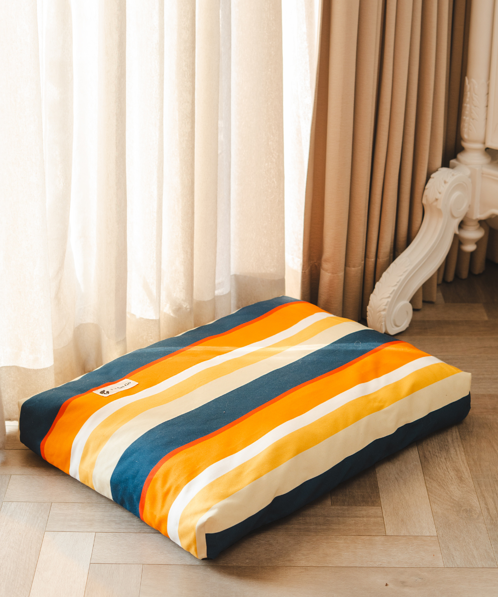 Sunny Stripes Flat Bed – Cozy, Washable & Durable by Pet Set Go